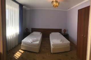 Гостиница Аэропорт Витязево Стандартный двухместный номер с 1 кроватью или 2 отдельными кроватями-1