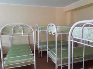 Гостиница Аэропорт Витязево Спальное место на двухъярусной кровати в общем номере для мужчин-1