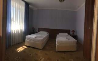 Гостиница Аэропорт Витязево Двухместный номер «Комфорт» с 2 отдельными кроватями-1