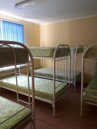 Гостиница Аэропорт Витязево Спальное место на двухъярусной кровати в общем номере для женщин-1